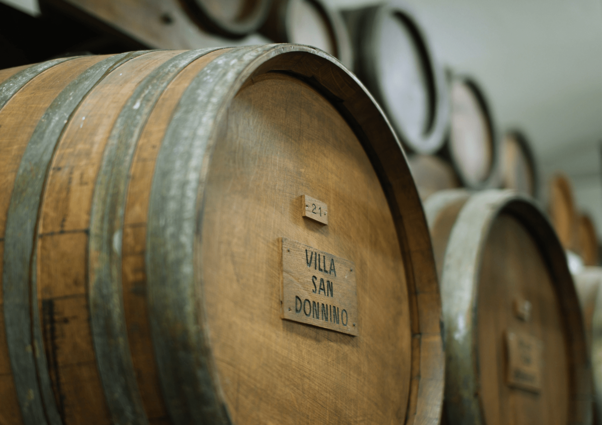Balsamicovaten van de Acetaia Villa San Donnino voor de productie van Aceto Balsamico