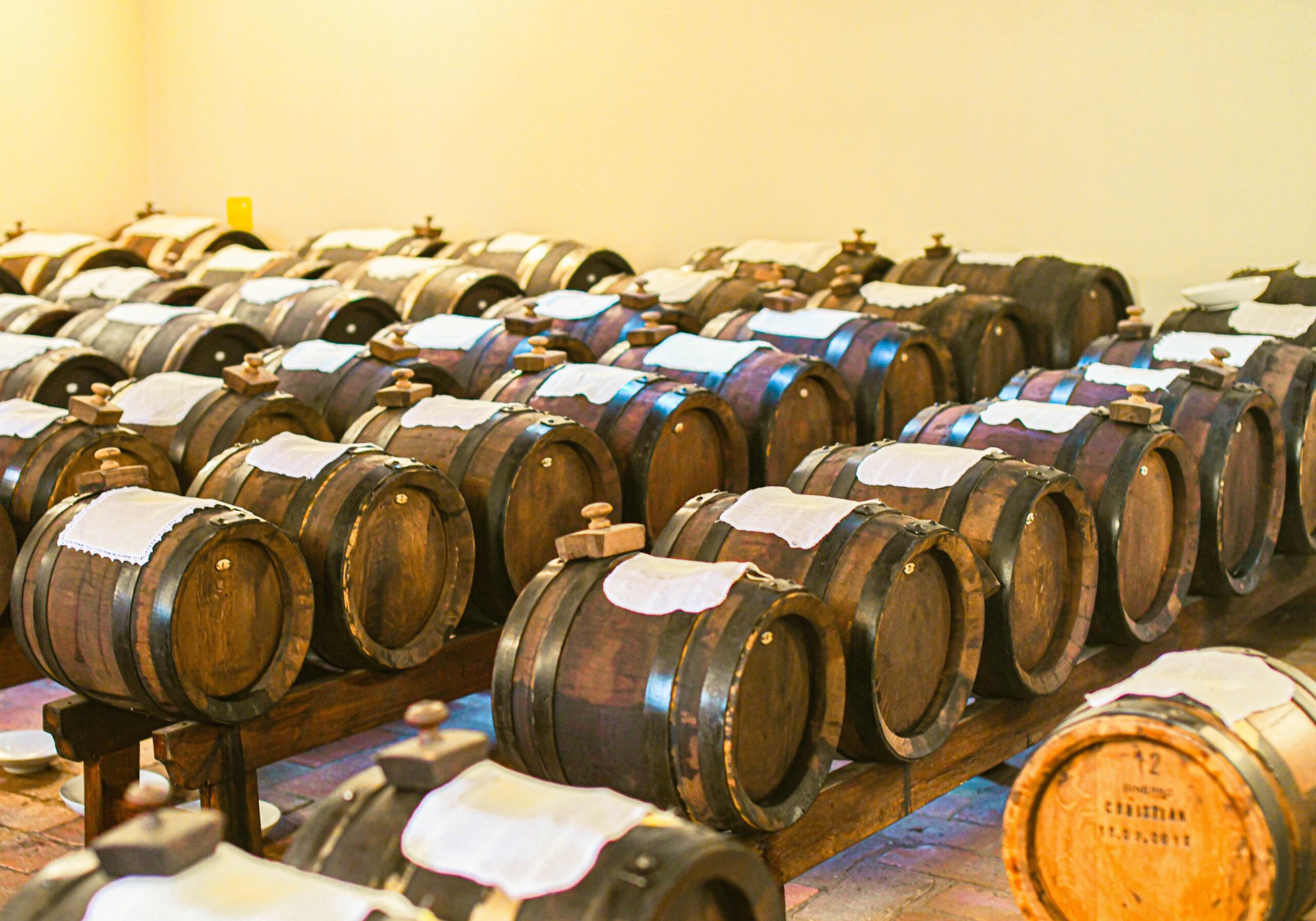 Vatenbatterijen voor de productie van Aceto Balsamico Tradizionale van de Acetaia Giuseppe Cremonini