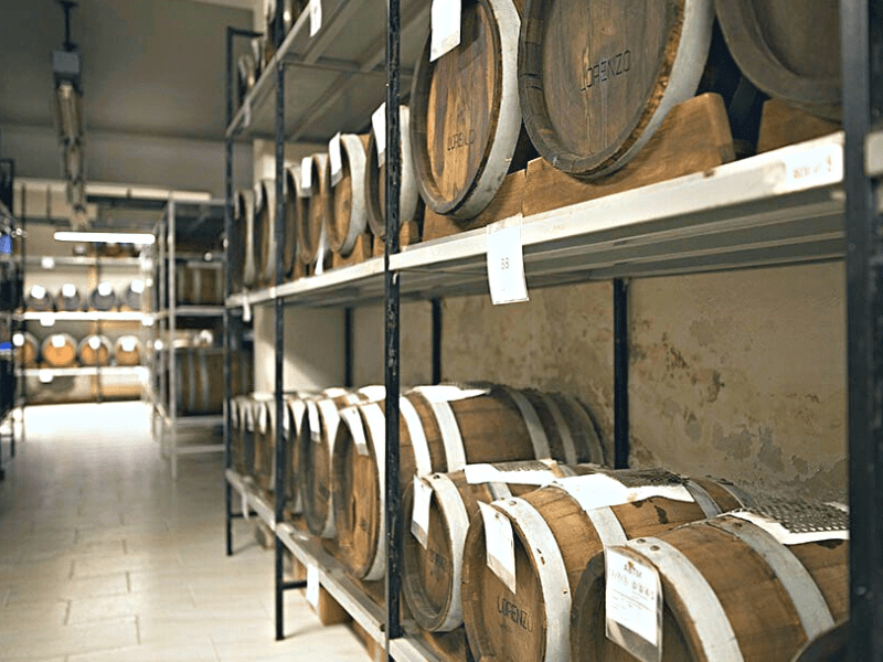 Barriles de balsámico para la elaboración del vinagre en La Secchia Antica Acetaia